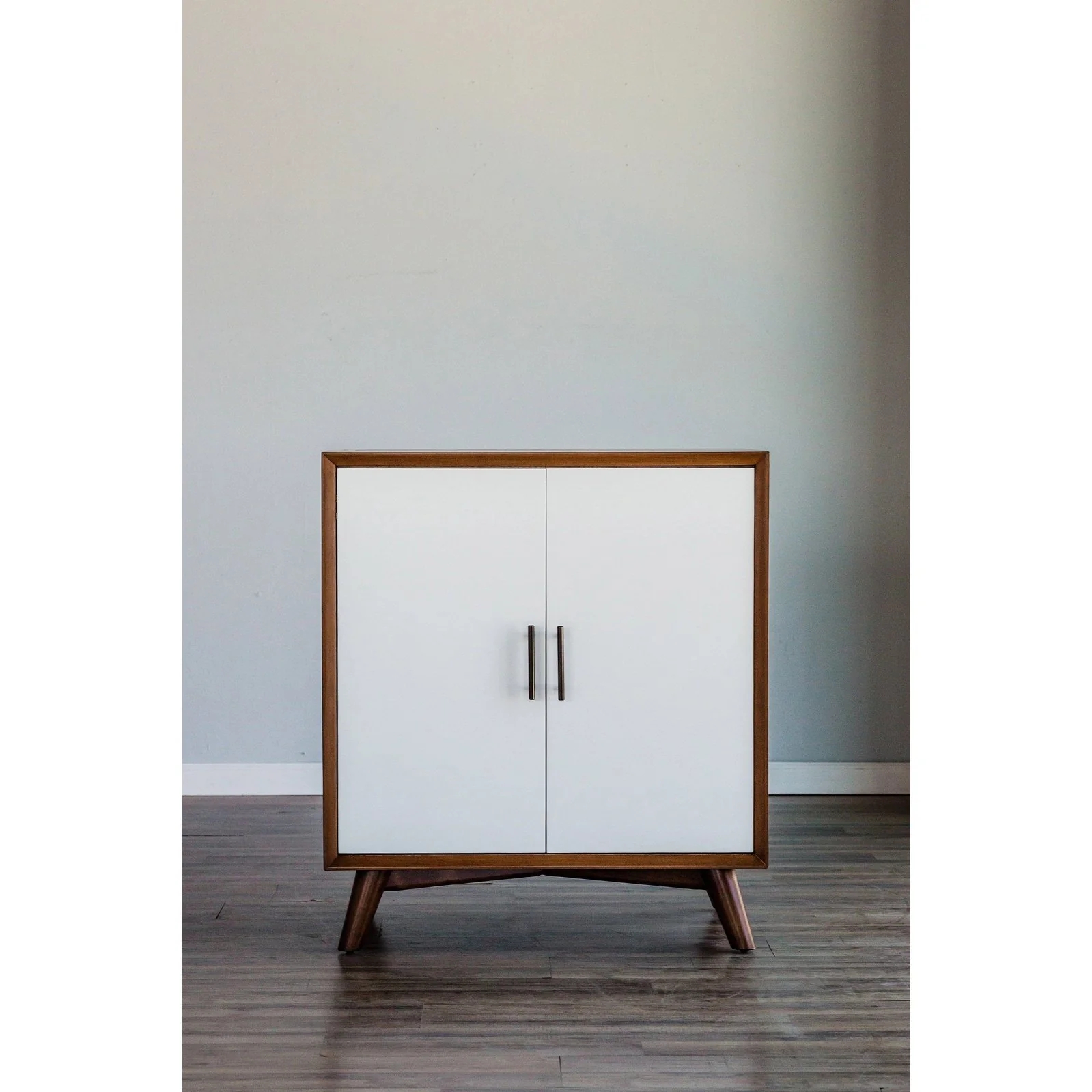 Alpine Furniture Flynn Small Bar Cabinet, Acorn/White 999-17 - Image 3