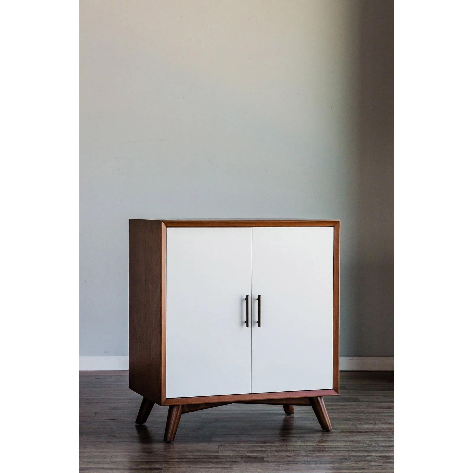 Alpine Furniture Flynn Small Bar Cabinet, Acorn/White 999-17 - Image 4
