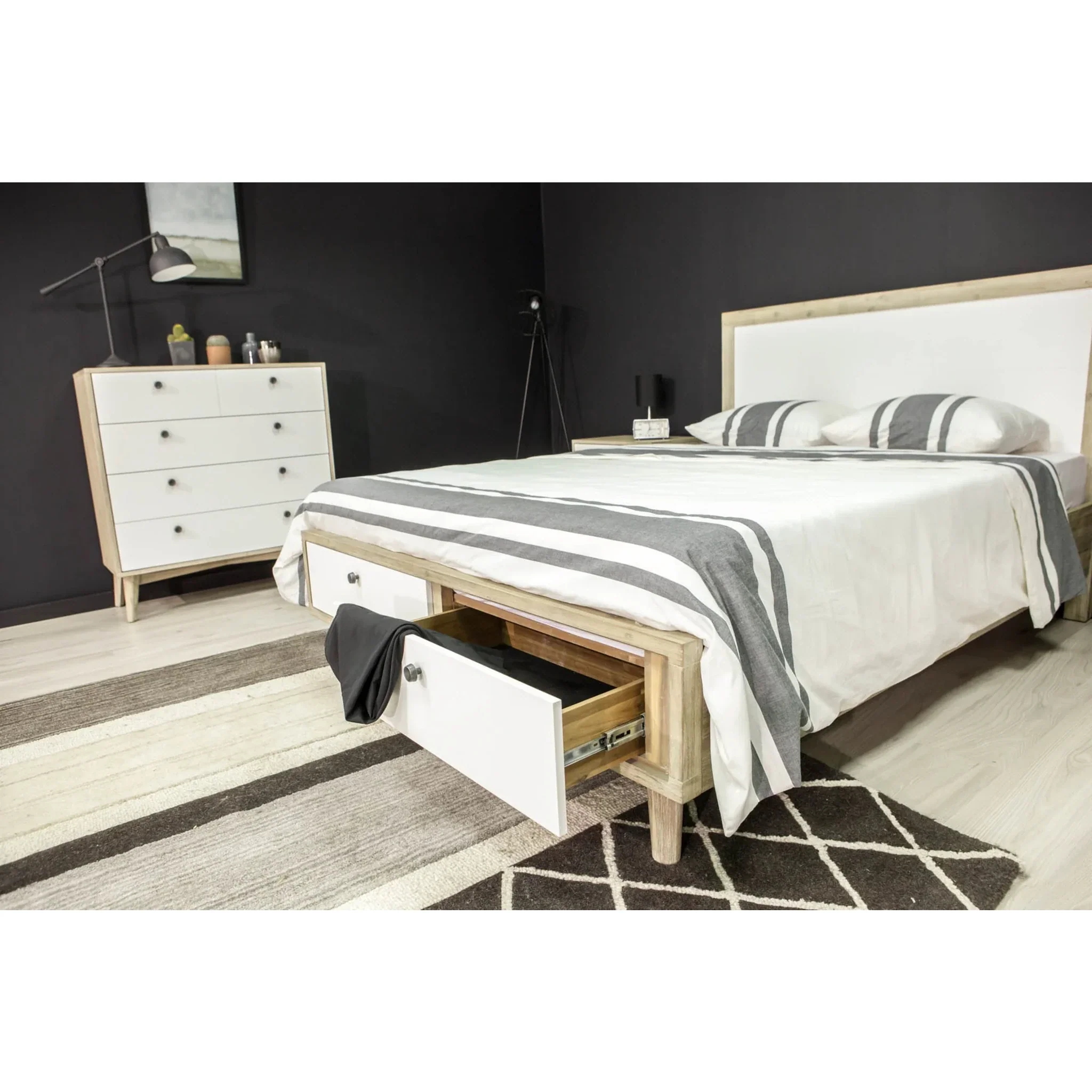 LH Imports Ava King Bed AVA001K - Image 13