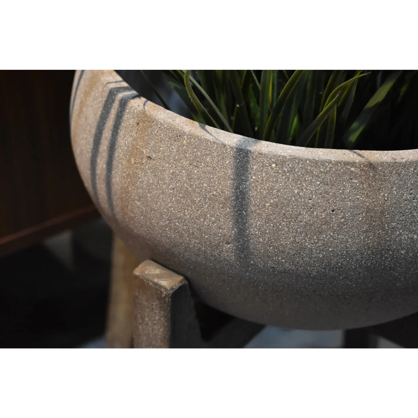 LH Imports Patio Large Standing Urn - Brown Stone PAT014-L - Image 6